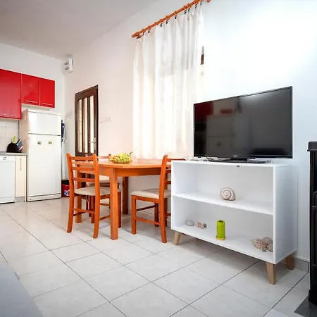 Seaside House For Families With Children Cove Kruseva, Hvar - 12459 Feriehus *